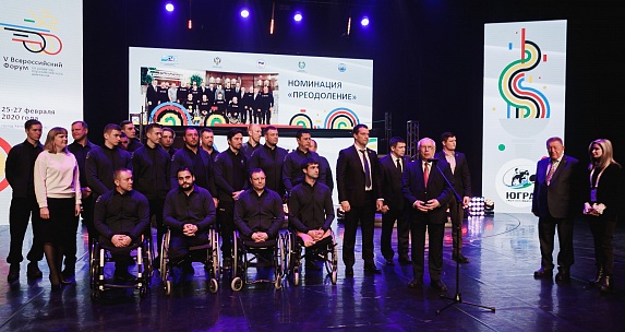 Следж-хоккейный клуб «Югра» и его президент Эдуард Исаков стали победителями премии Паралимпийского комитета России 