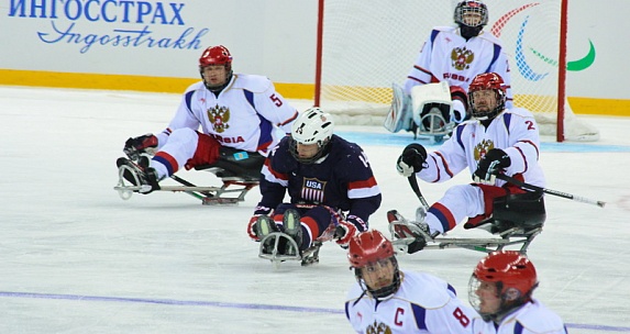 Нападающий следж-хоккейного клуба "Югра" Николай Терентьев вновь отличился на турнире четырех наций в Канаде, забив шайбу сборной США. 